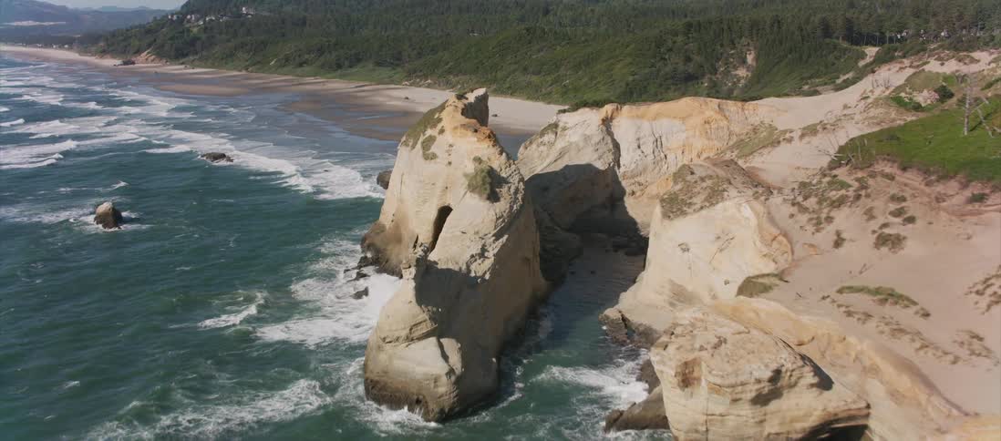 Waves crashing in to a cliff
