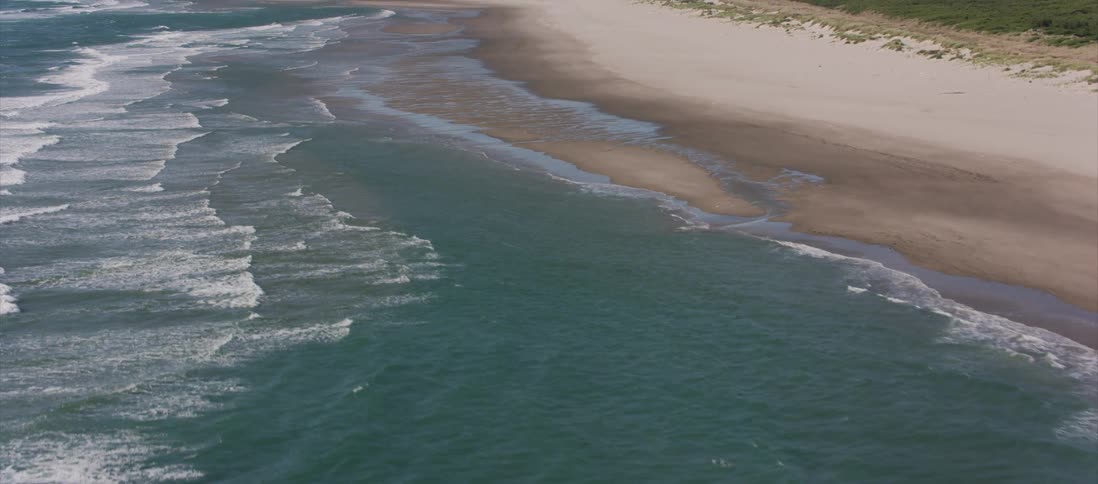 Waves flow into the beach