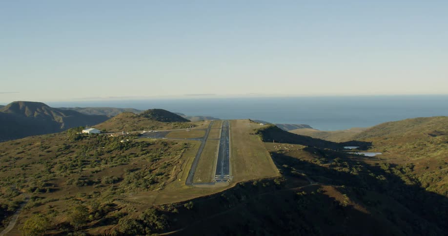 Mountain runway landing approach