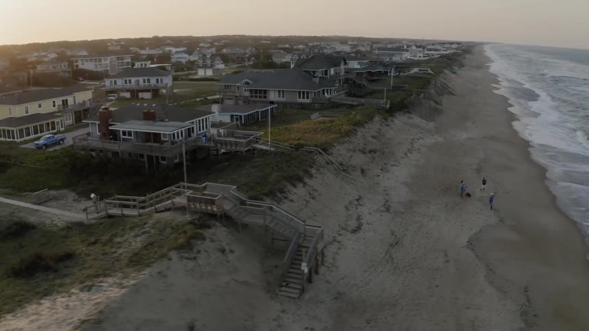 A neighborhood located next to a beach
