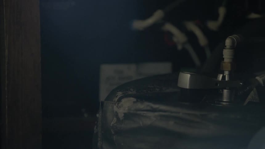 Tubes and connections to large canister