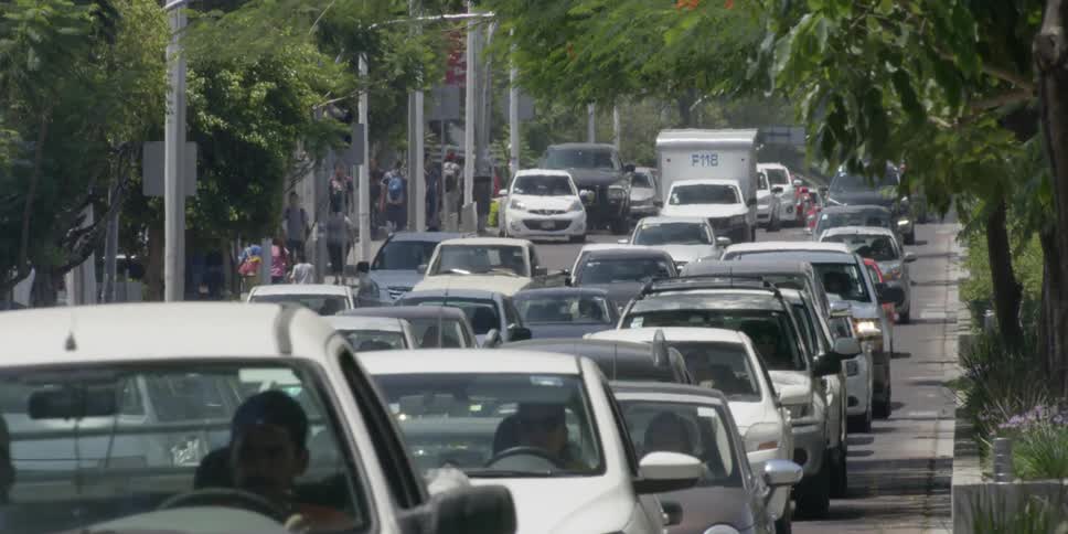 A static shot of traffic