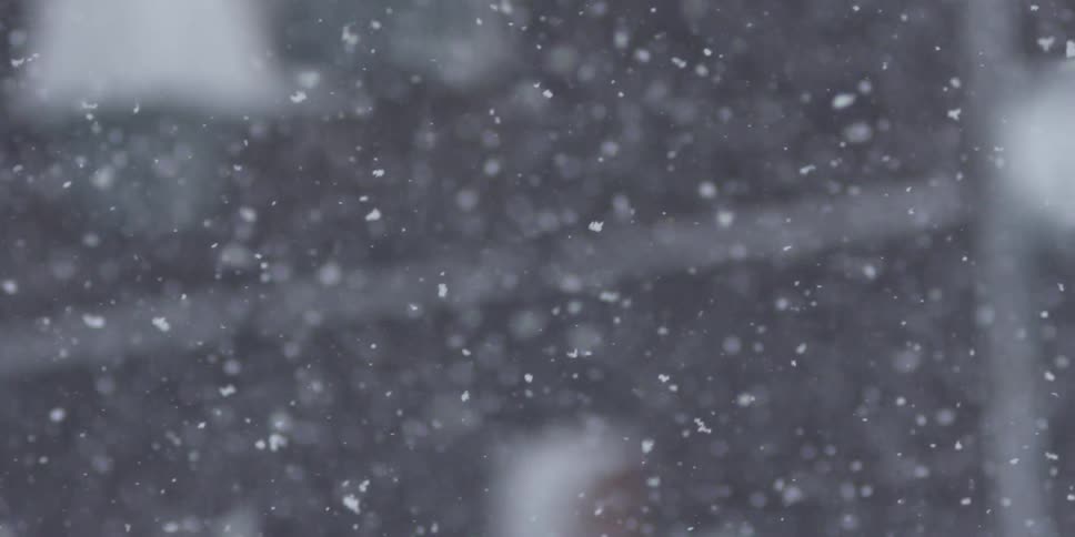 The snow slowly falls in the town