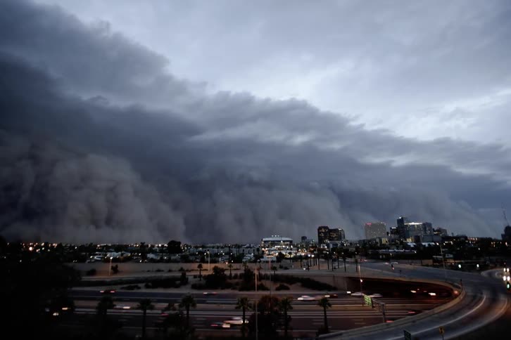 A monster haboob or dust storm rolls over Phoenix