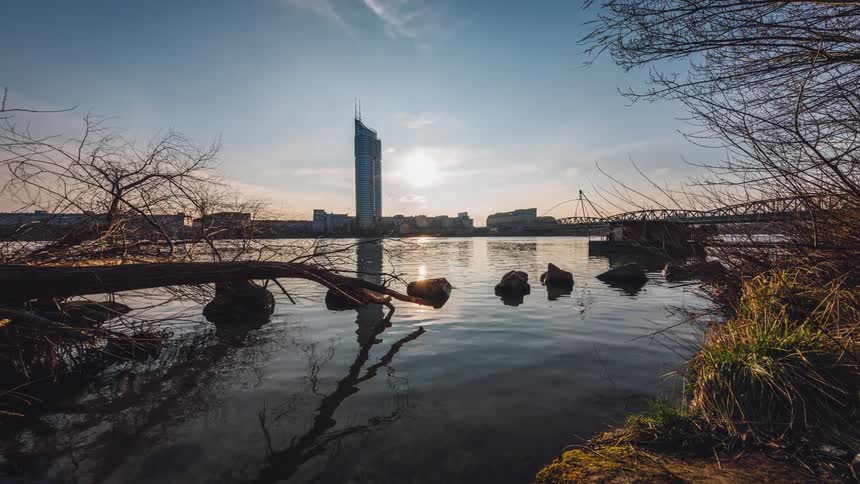 The water moves near the skyscraper