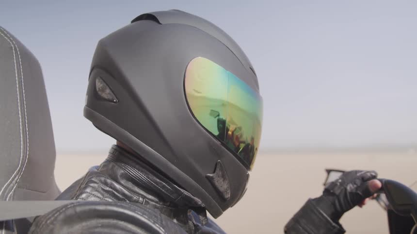 Person steeringa car in the desert