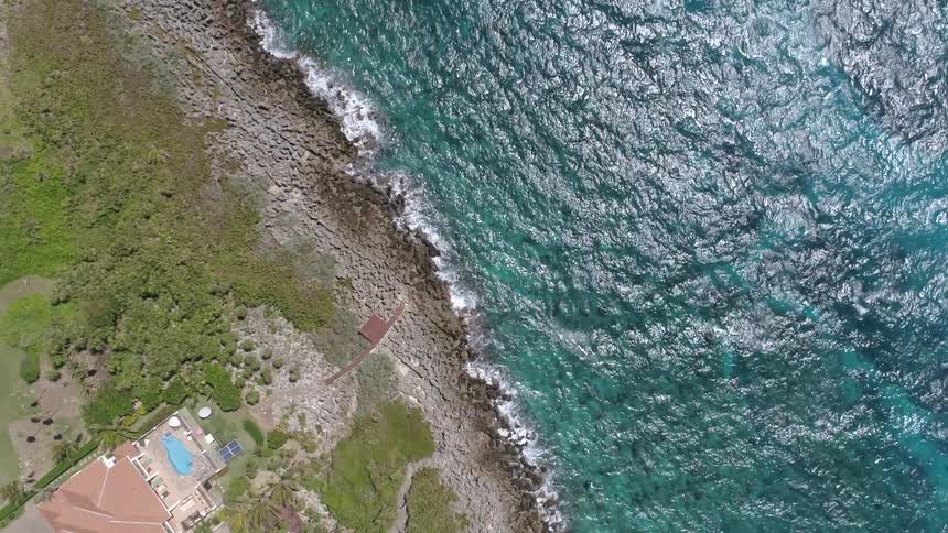 Houses with swimming pools near the coast