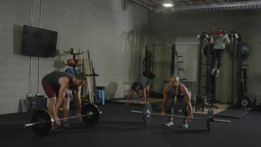 People works out at the gym