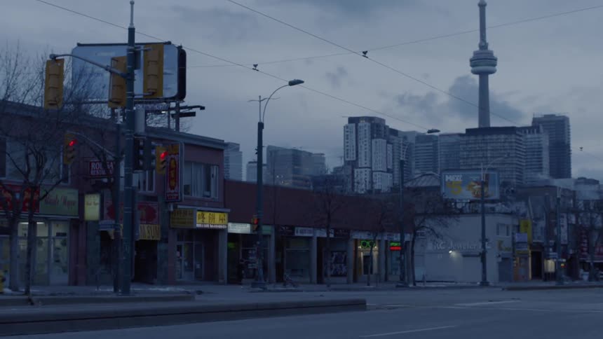 Strip mall on outskirts of downtown during hazy day
