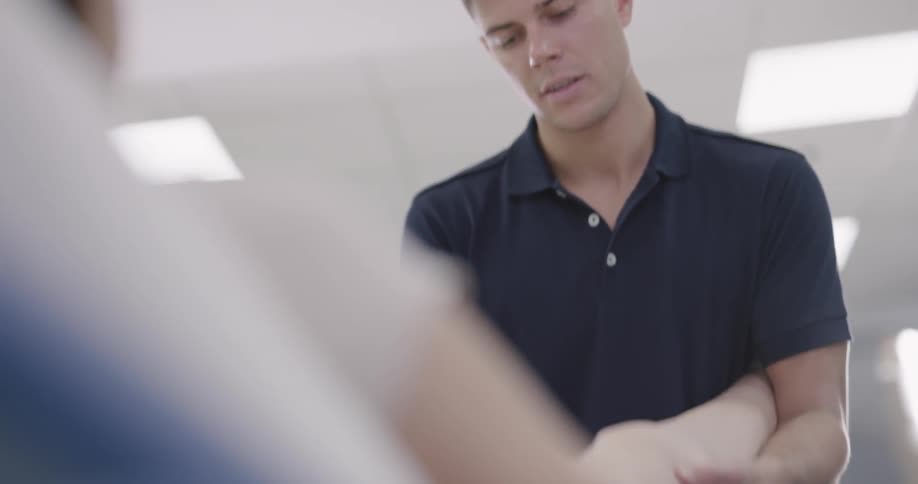 Male therapist performs therapy on a womans leg