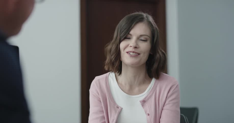 Doctor talks to the woman in the office during daylight