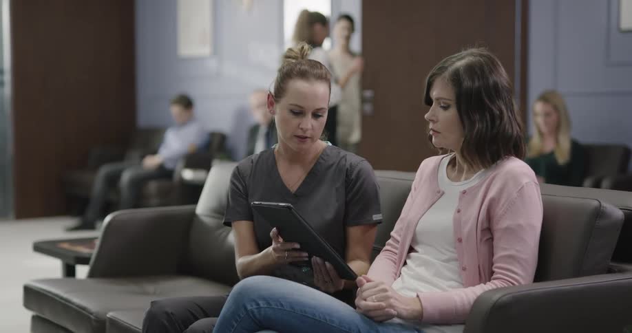 A female doctor explaining something to the patient with tablet
