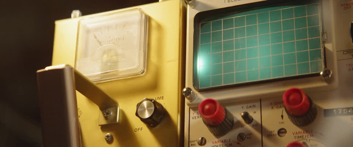 Oscilloscope showing no signal