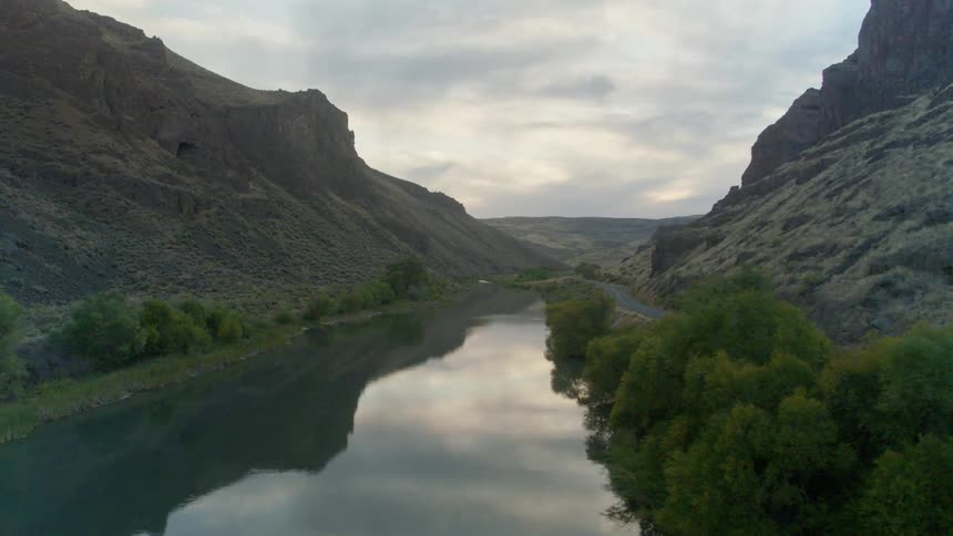 A river between two hills