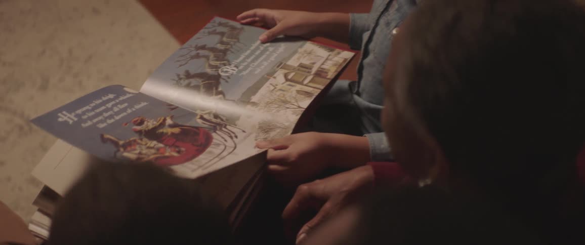 People sit on a couch together and read a book