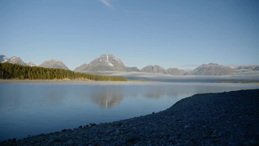 Landscape view of the water and mountains