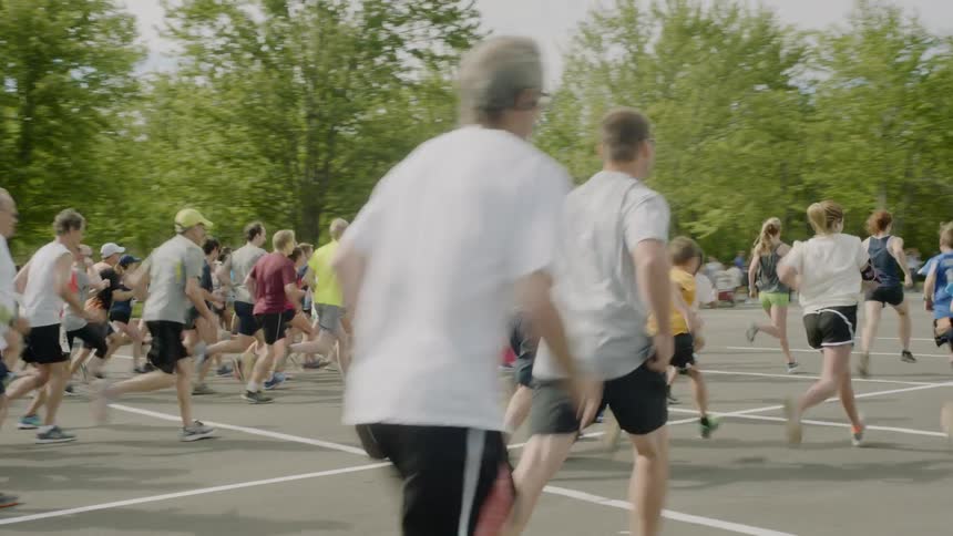 People run a marathon on asphalt road during daylight