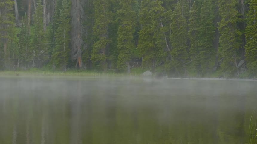 The fog rolls over the lake water