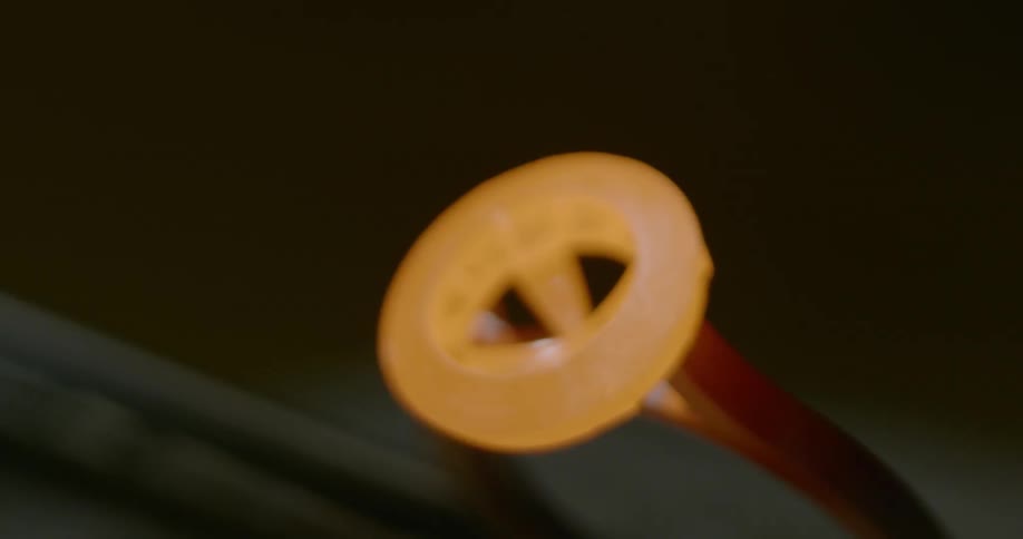 A light at the top of a ring fades in and out