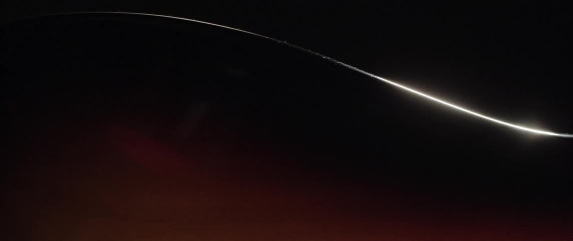 A curved line resembles a silhouette of a back from the side
