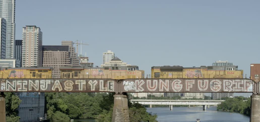 A train drives along the tracks in a city
