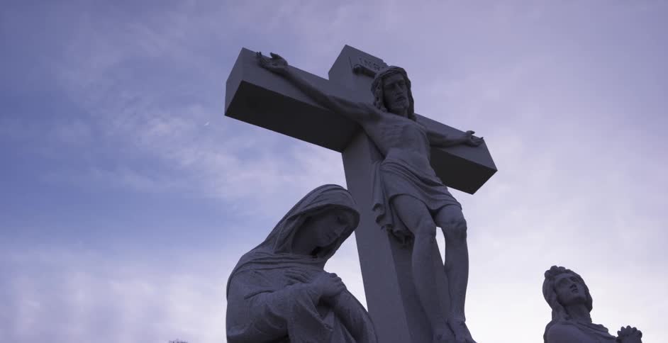 Sculpture of jesus on the cross