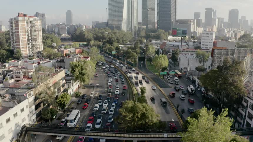 The freeway in the city has heavy traffic