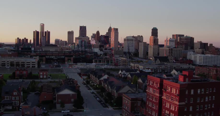 Residential neighborhood bordering downtown