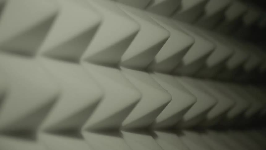 Light and shadows over a white textured item