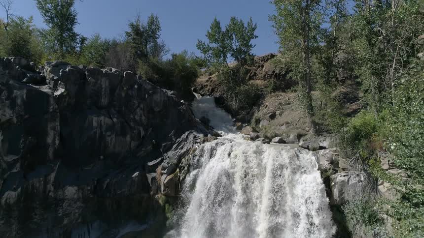 A beautiful scenery of a waterfall