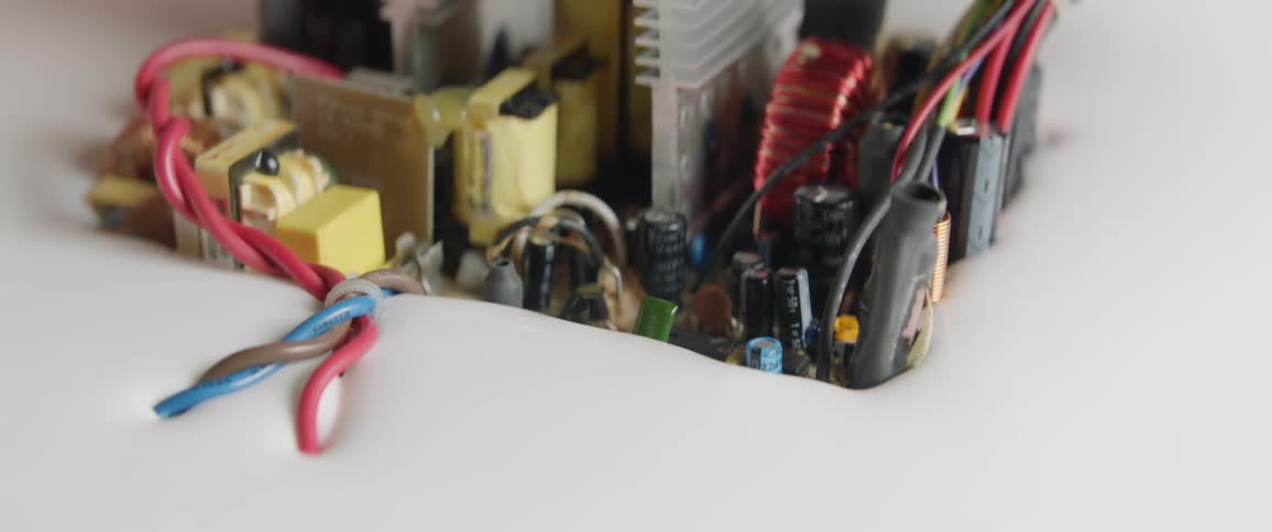 Mechanical device with wires sinks into a white substance