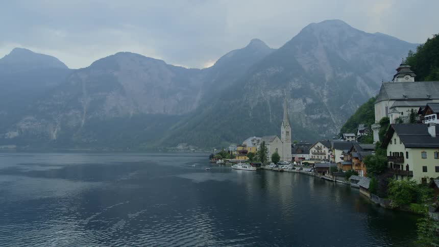 A seaside village by the mountains
