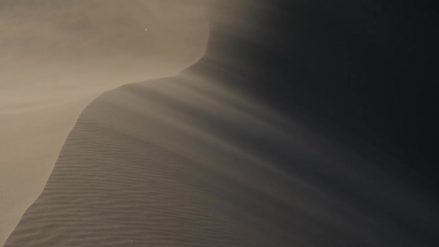 The wind blows the sand in the desert