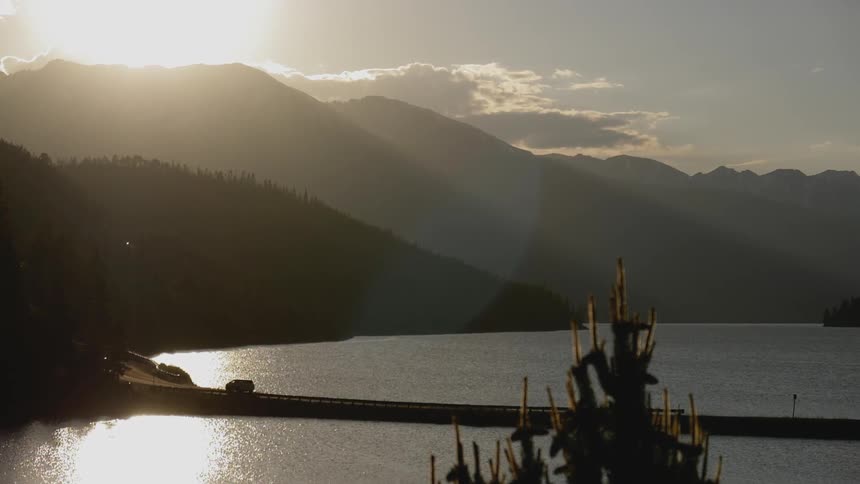 A scenery of a lake when the sun rises