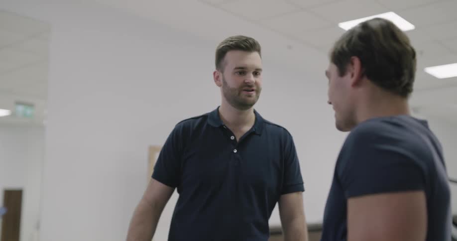 Men talks on the gym