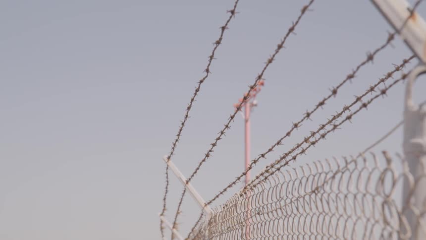 A scenery of a barbed wire frame