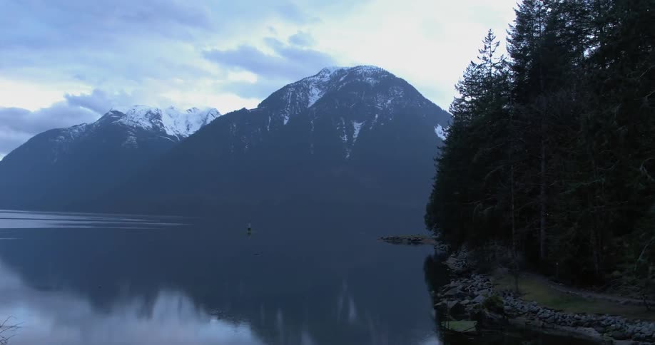A still morning by the mountains