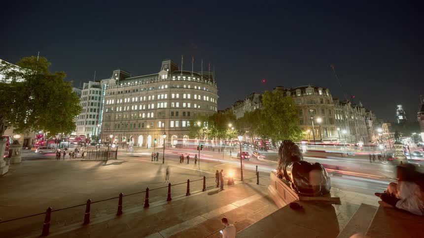 Time lapse of trafalgar square at night