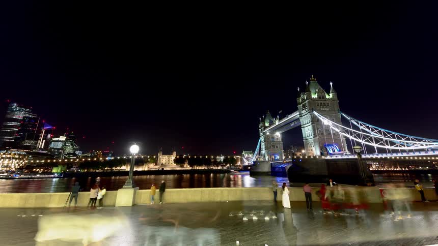 Time lapse of the embankment south of tower bridge