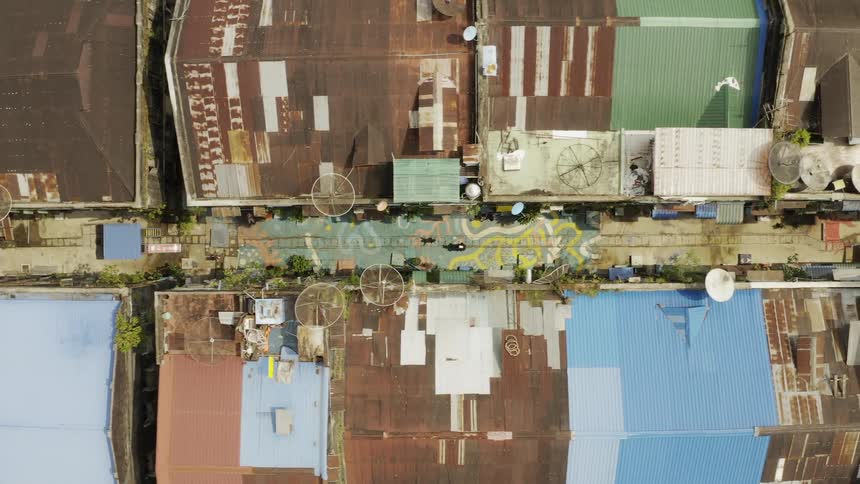 Narrow roads and alleys divide apartment buildings