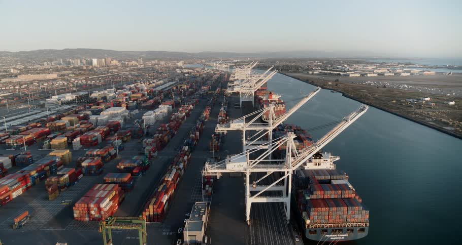 A scenery at the shipping port