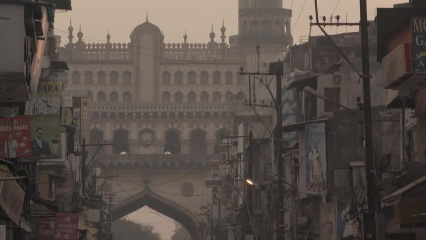 A quiet street in an Indian city