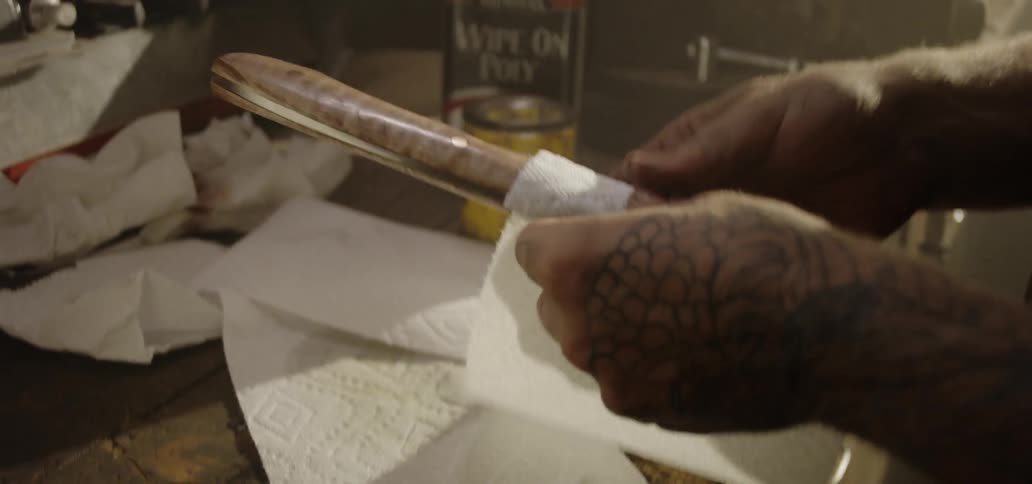 Man wraps knife blade with paper towels