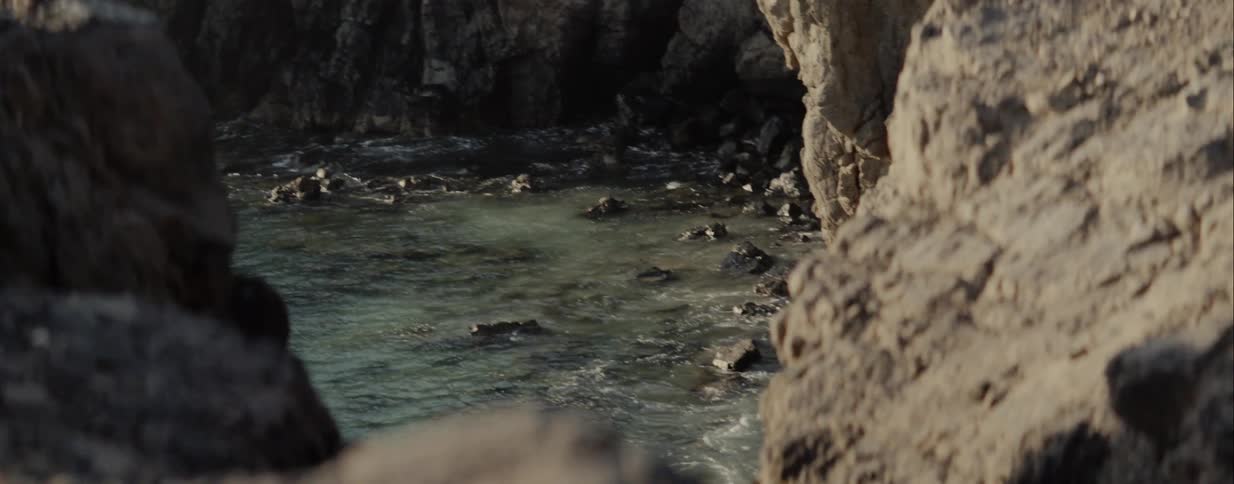 Waves splashing up against rocks