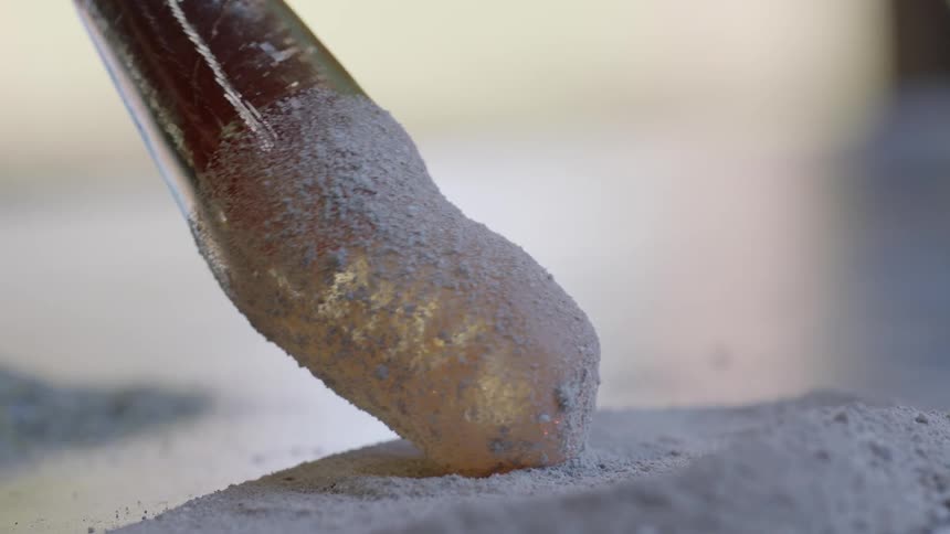Soft hot glass is rolled and coated by powder