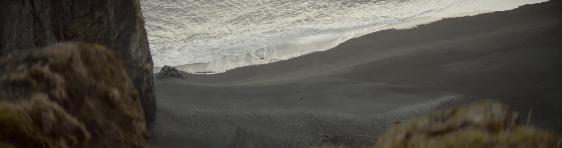 Sea waves breaking against the shore on a cloudy day