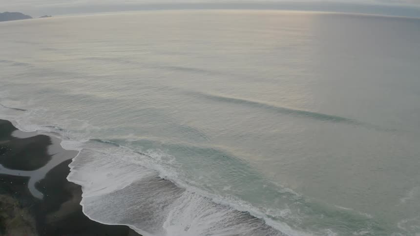 The waves of the ocean