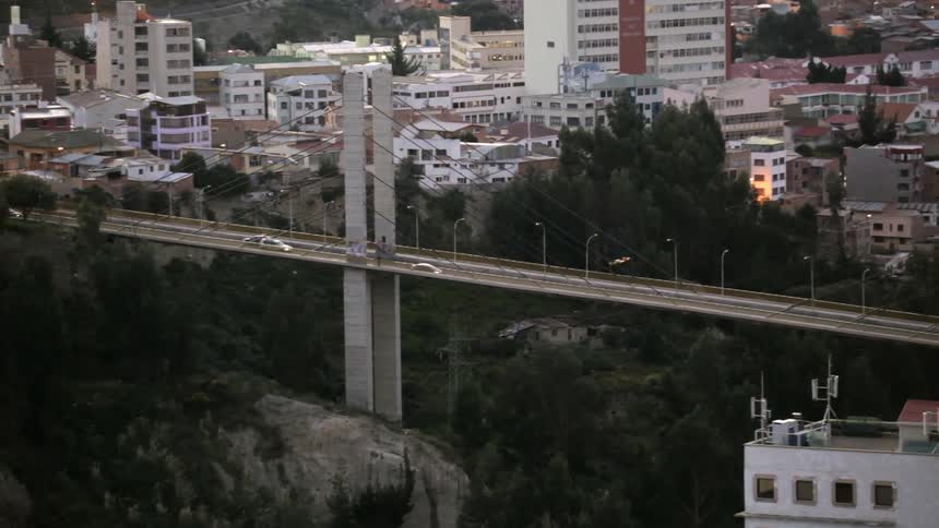 A large bridge in a city