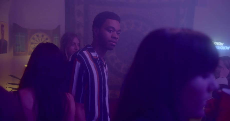 People are dancing in a night club