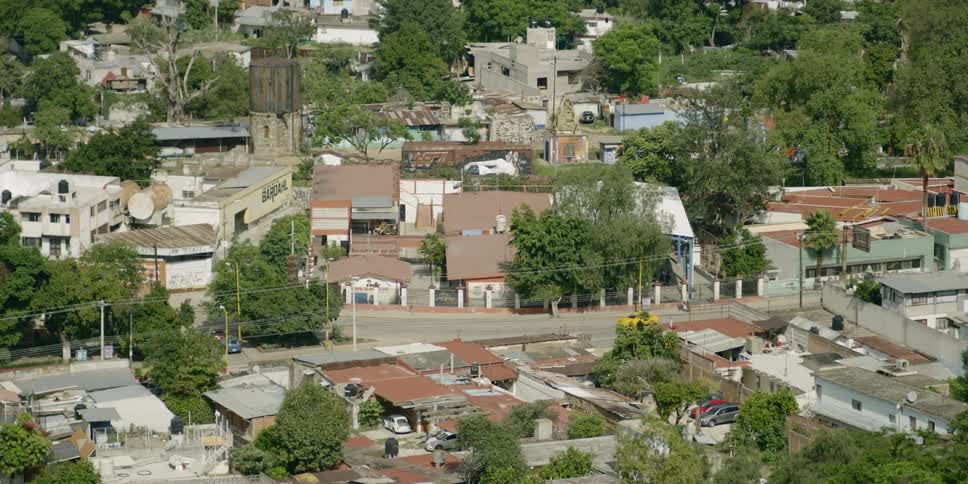 The buildings in the neighborhood